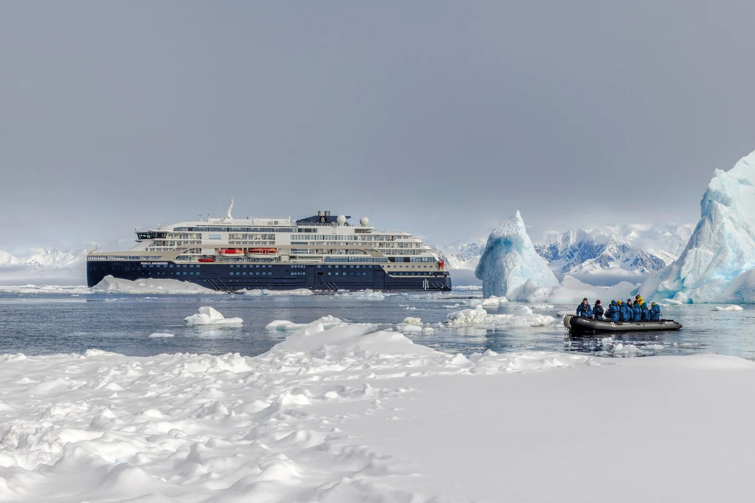 Expeditionen: Antarctica Sea Ice Landing MS Fridtjof Nansen HX  Photo Oscar Farerra   