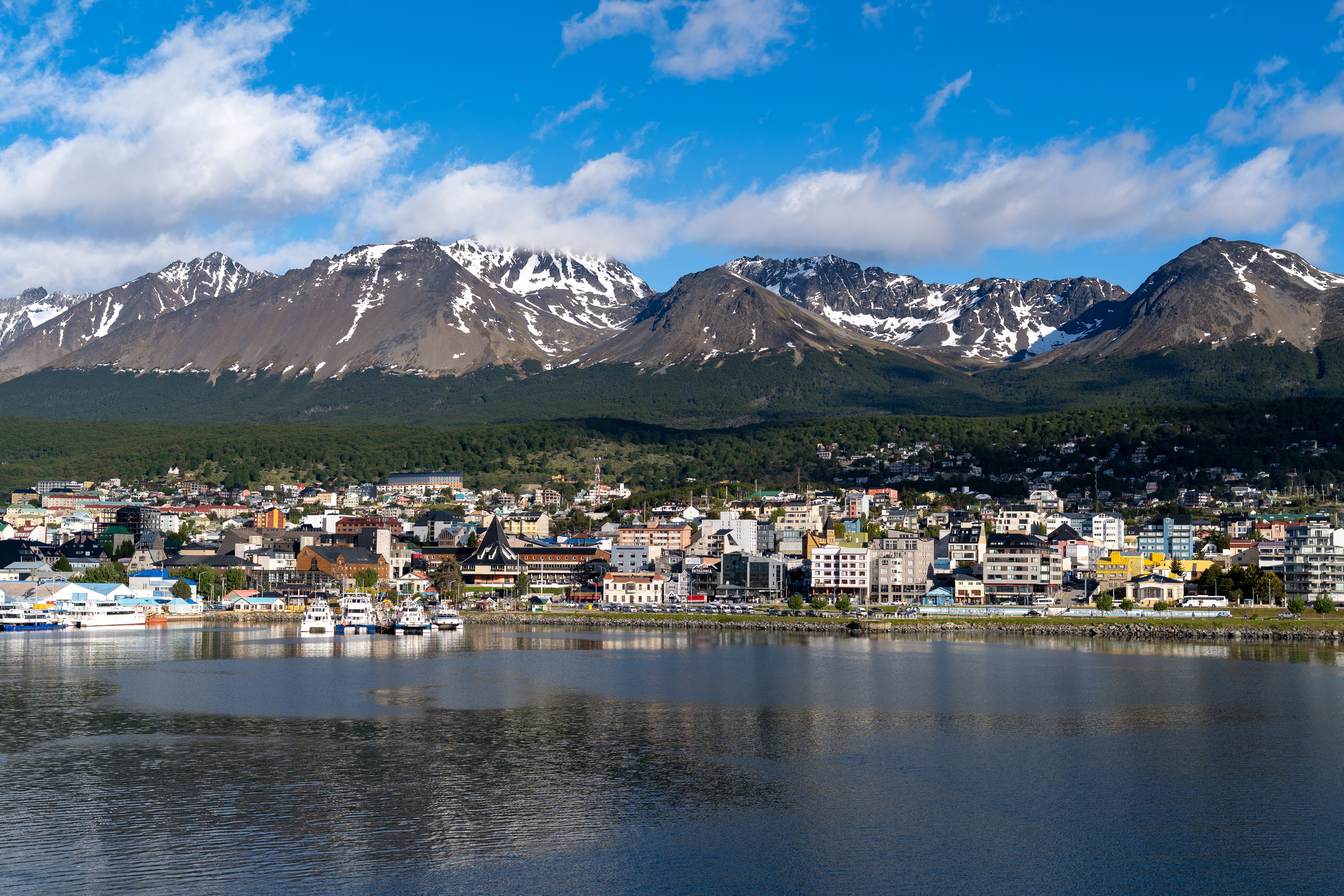Expeditionen: Blick auf Ushuaia