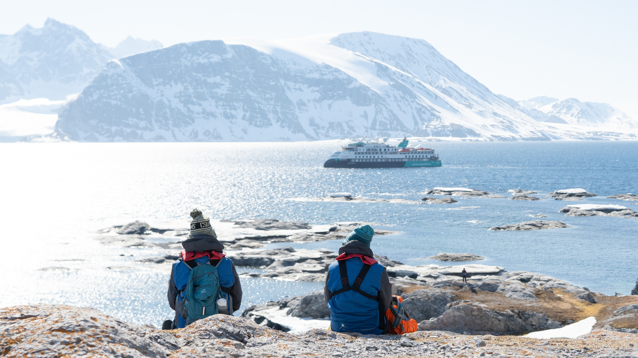 Expeditionen: Blick auf das Expeditionsschiff Sylvia Earle
