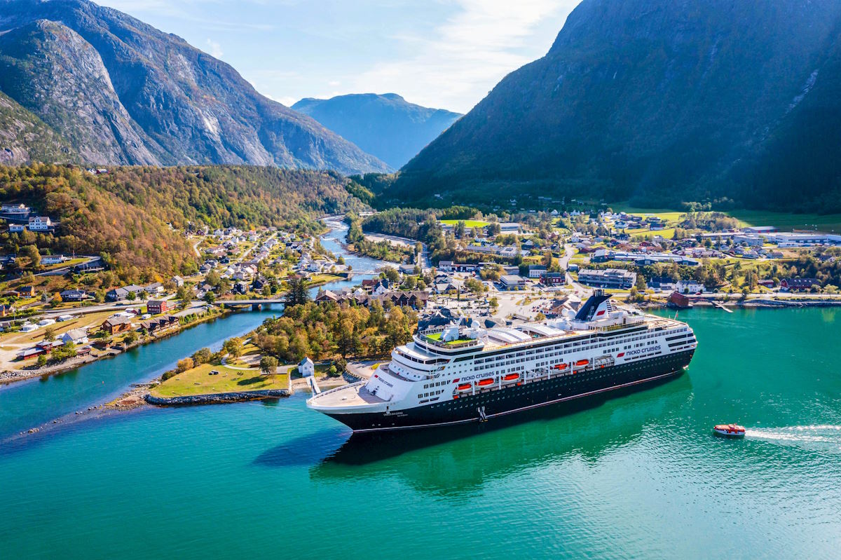 Nicko cruises: Cruise Travel Image RS    um   Eidfjord    DJI 