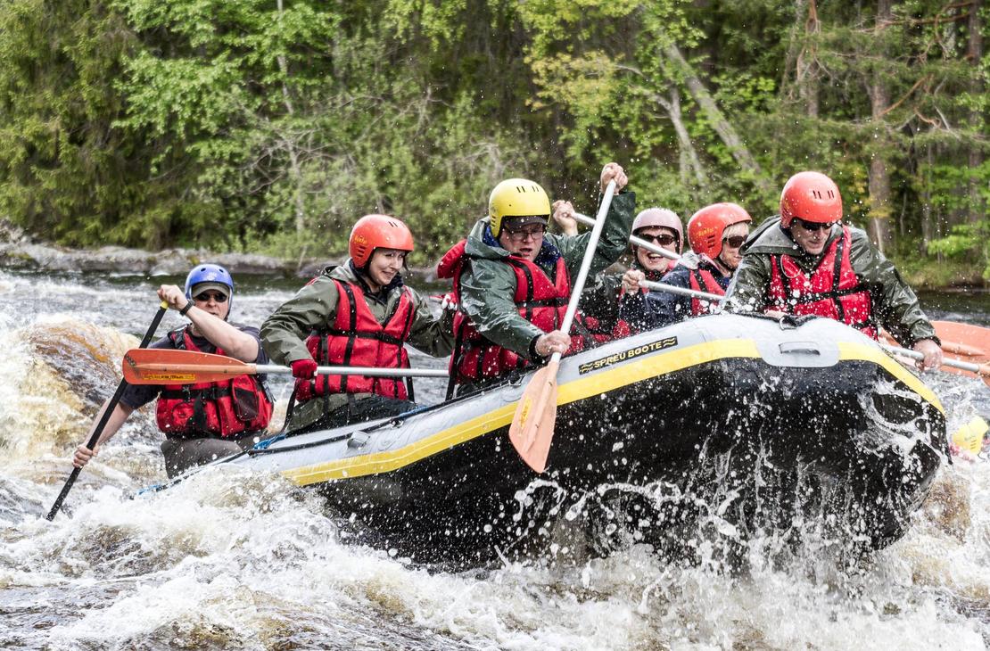 Sommer: Finnland Joensuu Ruunaa Rafting Foto Aeksyt Aemmaet
