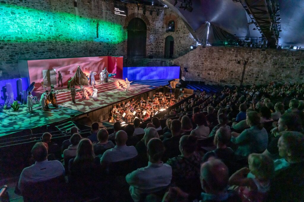 Sommer: Finnland Lake Saimaa Sommer theater Foto visit mikkeli
