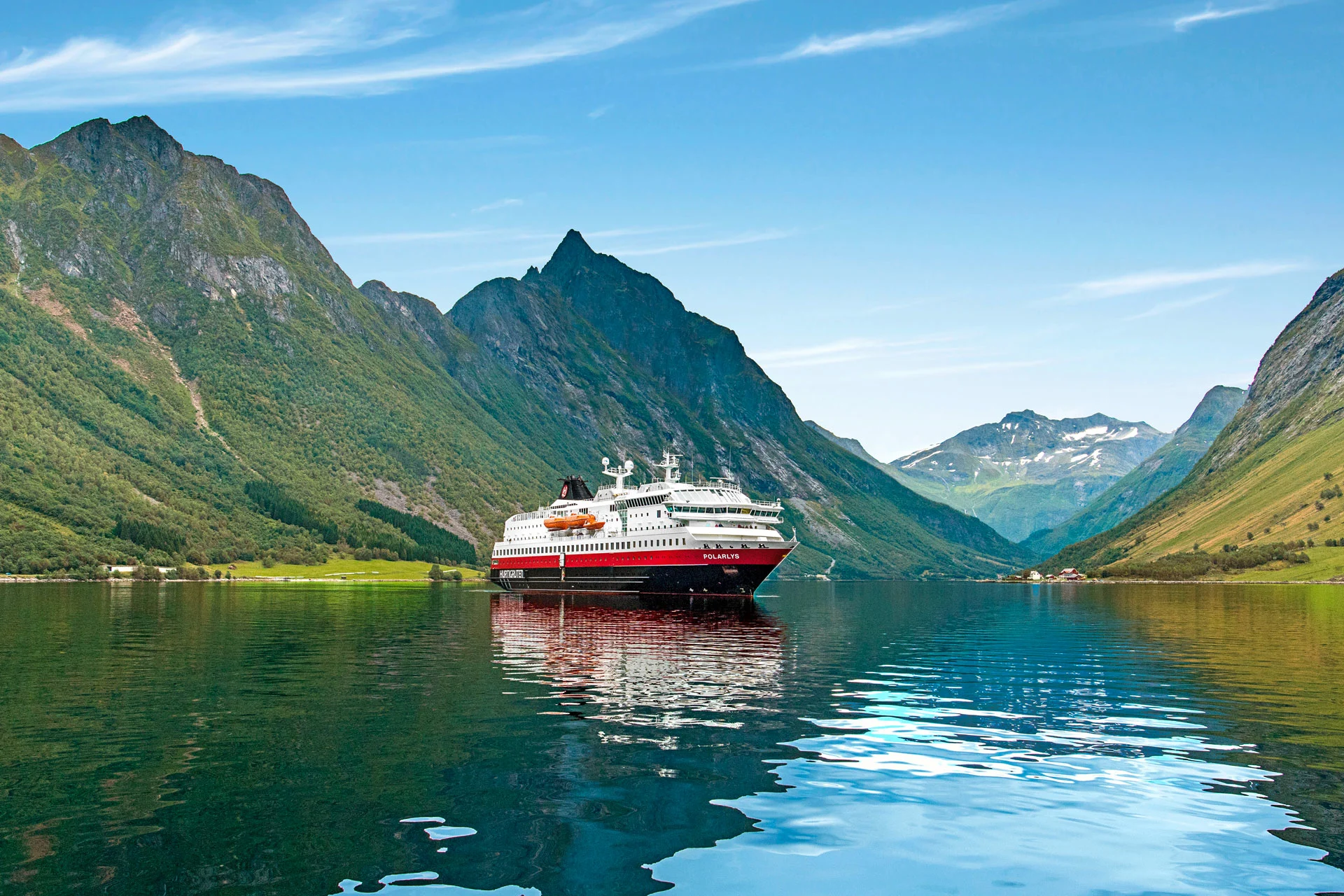 Hurtigruten: Hjorundfjorden MS Polarlys Sailing Orjan Bertelsen