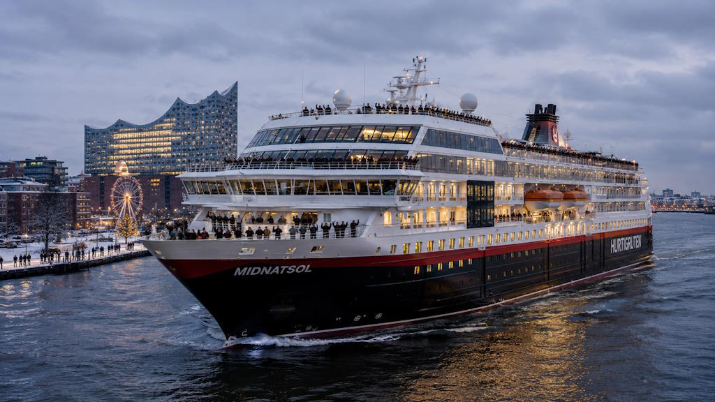 Weihnachten & Silvester: MS Midnatsol Hamburg Winter