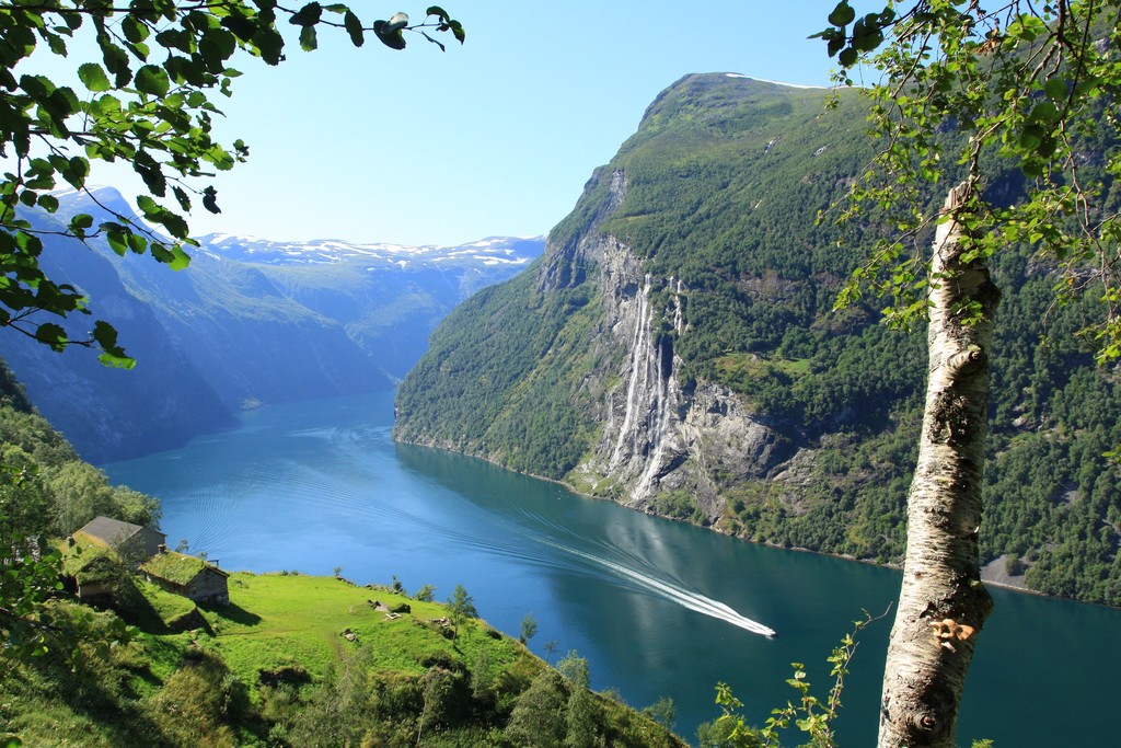 Havila: geirangerfjord paul edmundson  pauledmundson com fjord norway