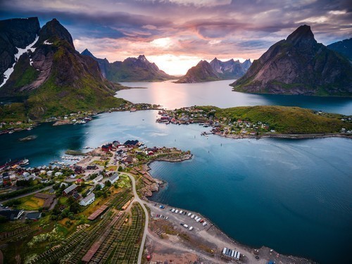 Hurtigruten: lofoten shutterstock hurtigruten