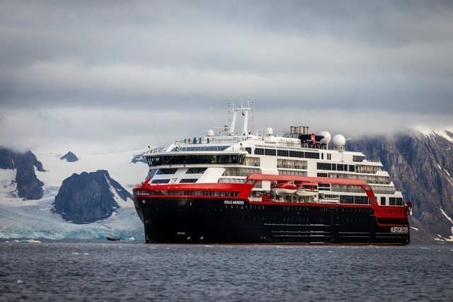 Expeditionen: ms roald amundsen oscar farrera hurtigruten