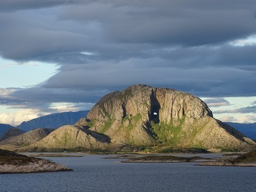 Hurtigruten: torghatten bronnoysund konrad daurer photo competition hurtigruten