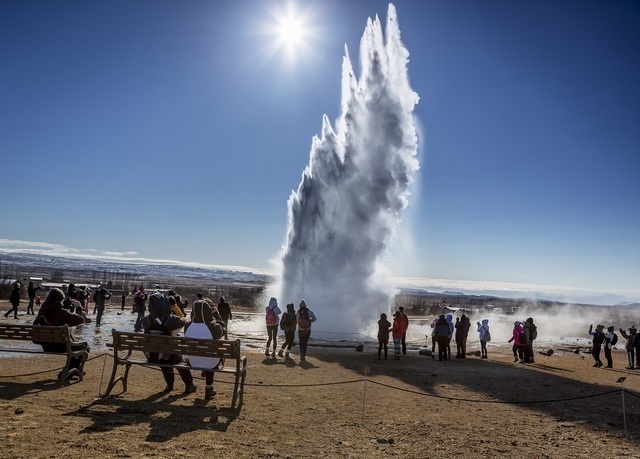 Kreuzfahrten: strokkur ragnar th sigurdsson visiticeland