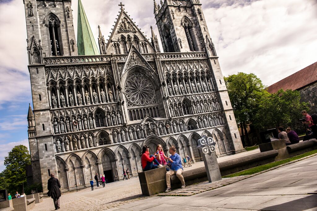 Sommer: nidaros cathedral trondheim ch visitnorway com