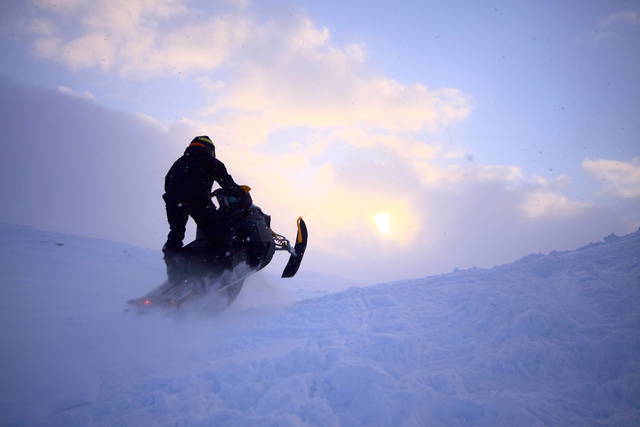 Nordlichter: snowmobile antti pietikCAinen 