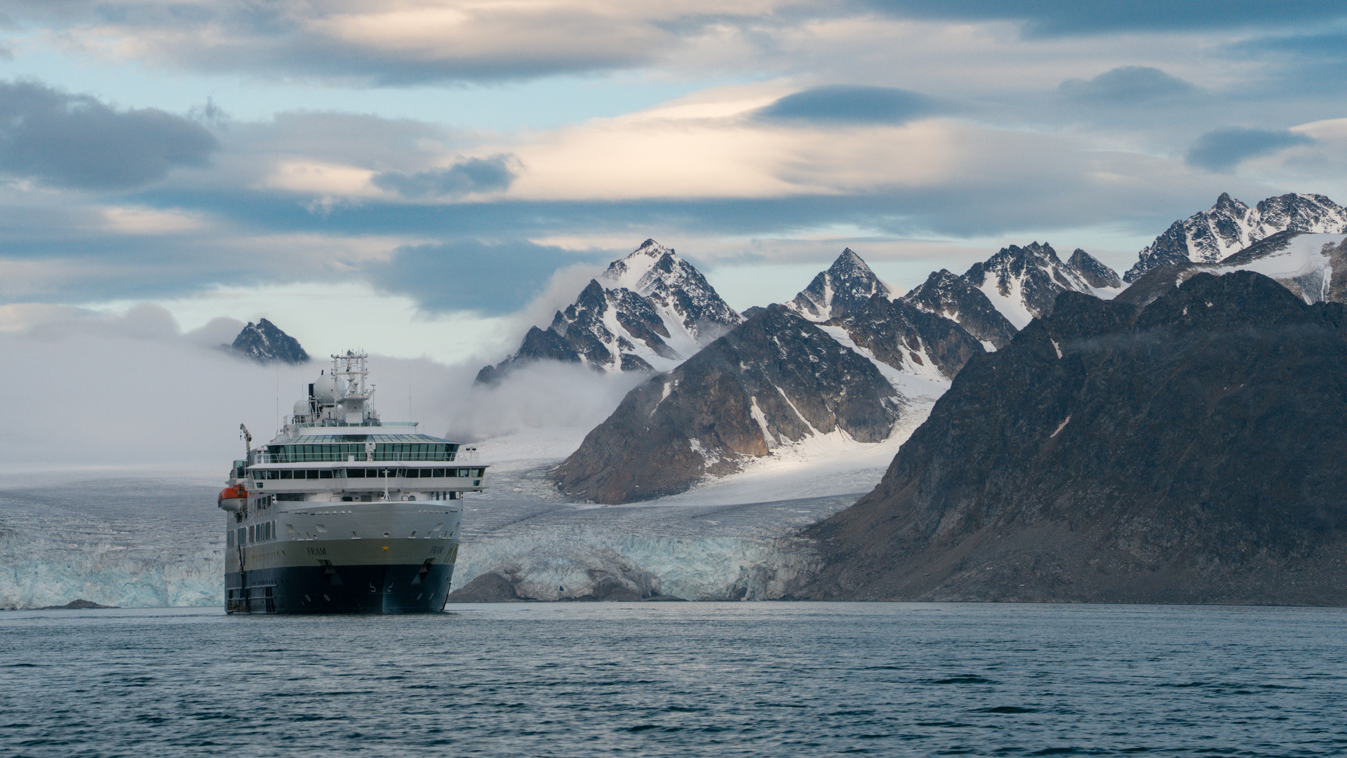 Expeditionen: Svalbard Alicehamna MS Fram HX  Photo Yuri Choufour
