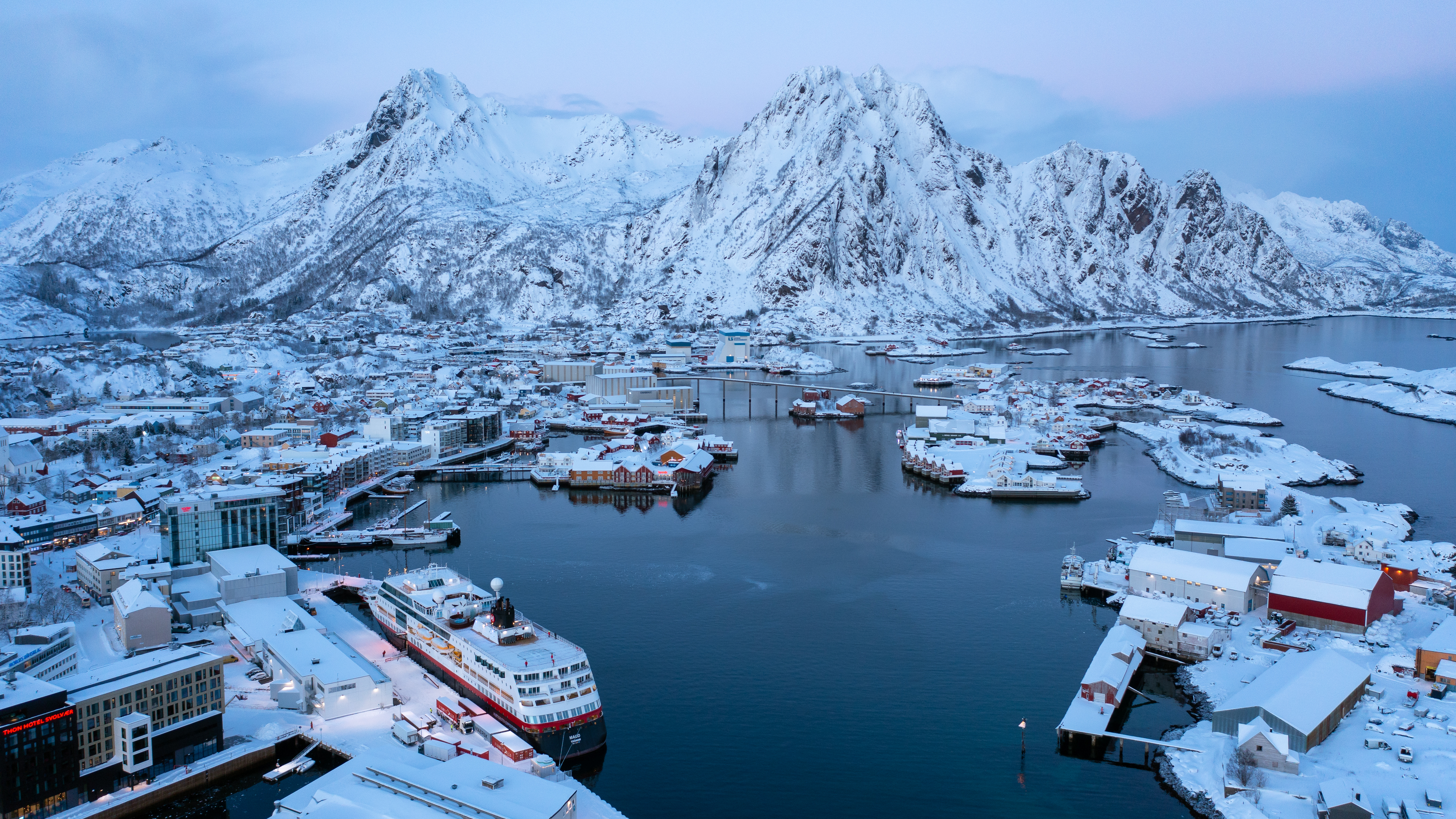 Hurtigruten: Svolvar Norway HREspenMills