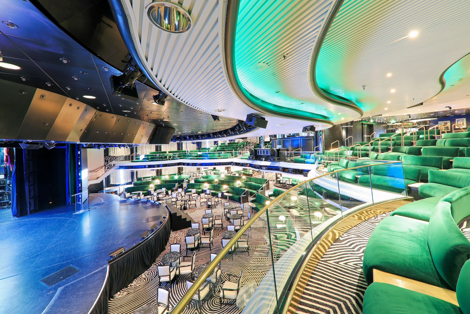 Nicko cruises: Theater