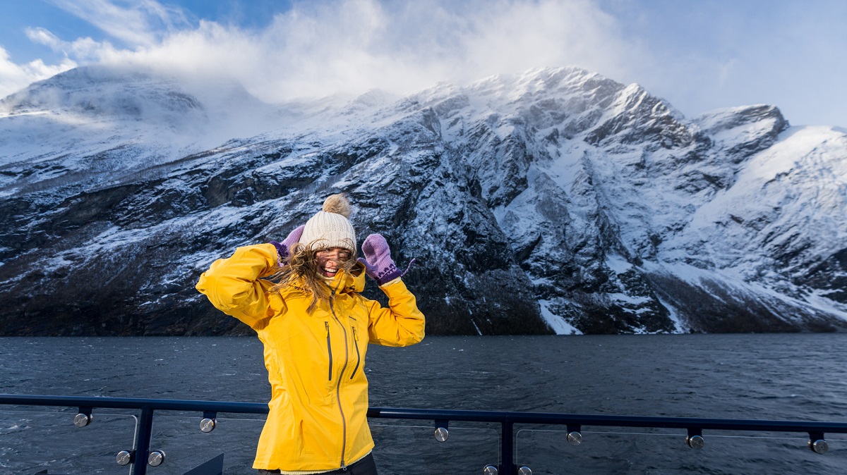 Havila: WintercruiseontheGeirangerfjordinGeiranger FredrikAhlsenCMaverix Visitnorway com()