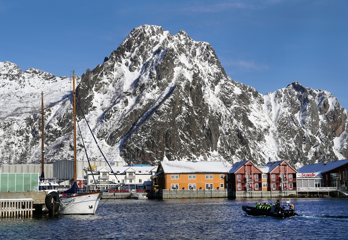 Havila: WinterinSvolvCAr Lofoten ChristineBaglo Visitnorway com()