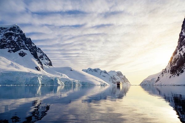 Expeditionen: antarctica espen mills hurtigruten