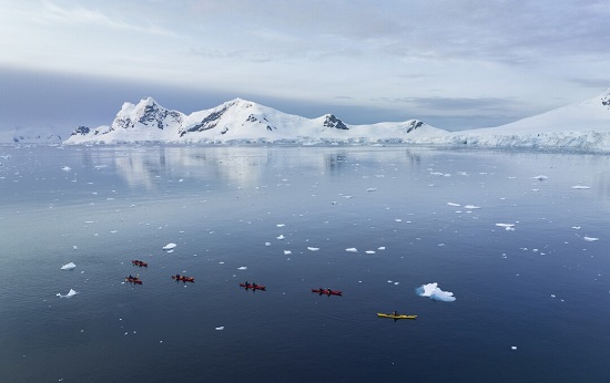 Expeditionen: antarctica kanu yuri matisse choufour hurtigruten