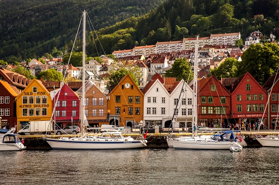 Havila: bryggen giovanni tagini visitnorway