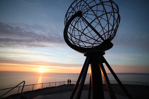 Hurtigruten: nordkapp globus carina dunkhorst hurtigruten e