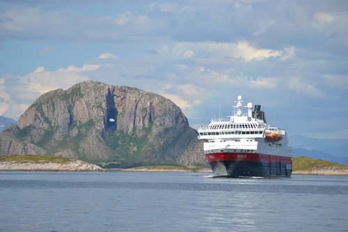 Havila: torghatten erlend kjorsvik photo competition hurtigruten